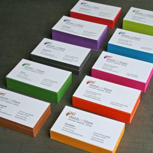 In name card phủ viền với đầy đủ các màu đặc biệt