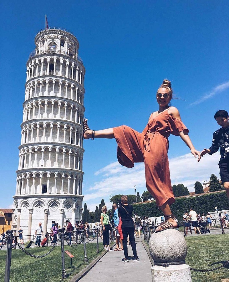 Chụp hình ảo ảnh với tháp nghiêng Pisa