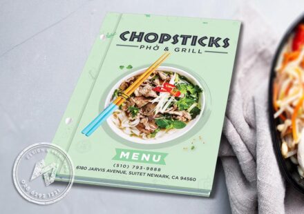In menu bìa cứng quán Phở Chopstick tại Mỹ