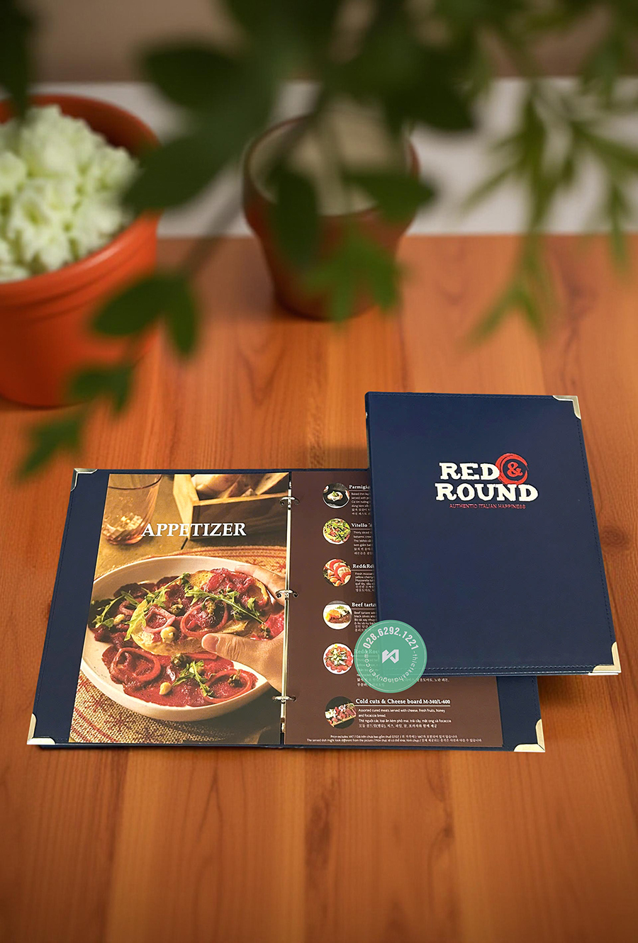 Menu bìa da PU ép kim logo đỏ bạc nhà hàng Red & Round